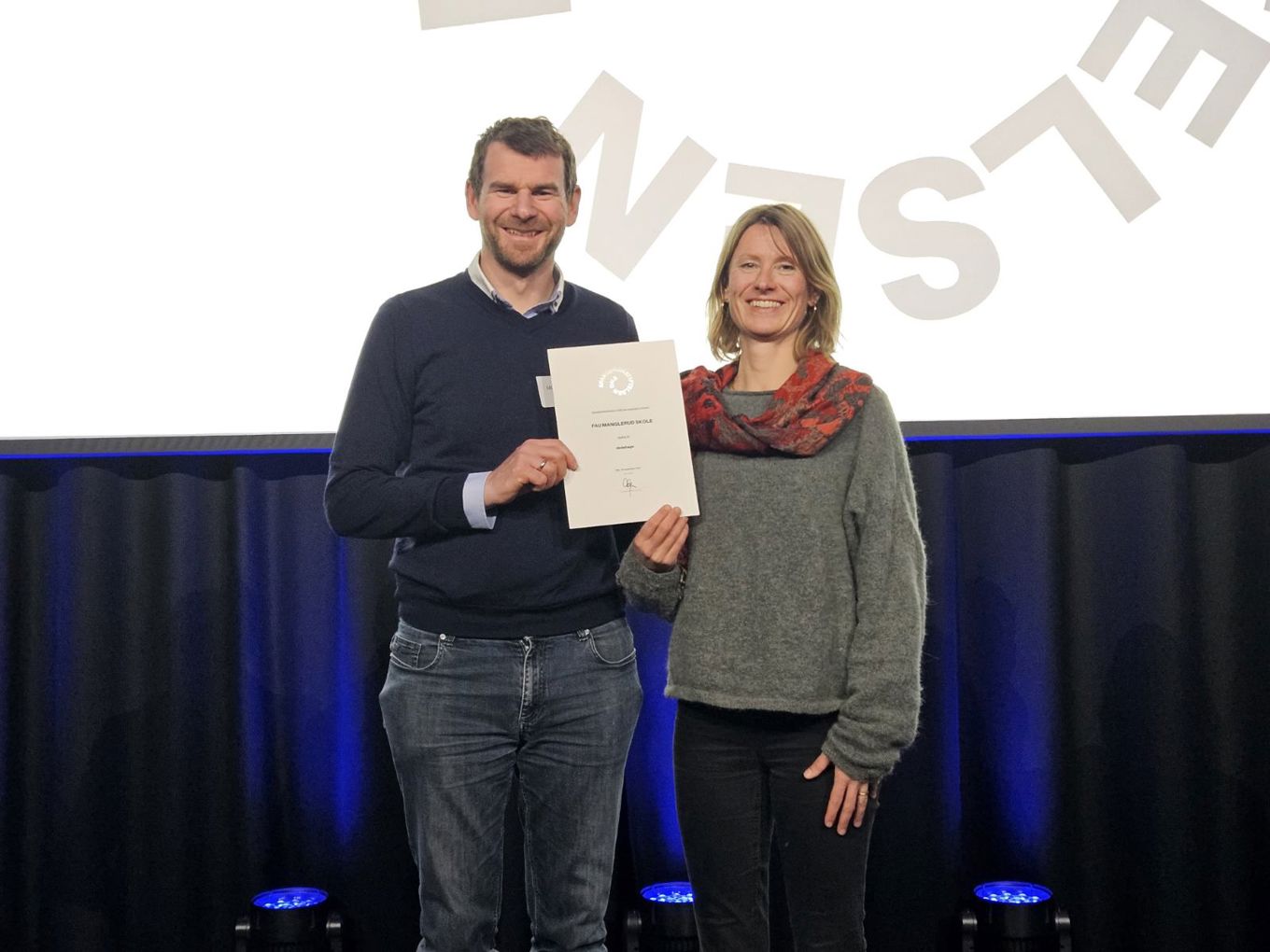 Mangleruds skolehagegruppe i FAU mottar pris Mangleruds skolehagegruppe i FAU mottar pris