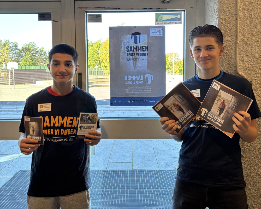 et par barner som holder bøker